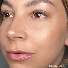 Glo Skin Beauty Powder Highlighter Champagne: Glow-Effekt & Anwendung auf der Wange