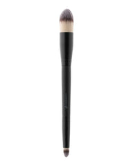 Doppelseitiger schwarzer Makeup-Pinsel mit Glo Skin Beauty Logo, großer abgerundeter Brush-Head und kleiner spitz zulaufender Präzisionsspitze.