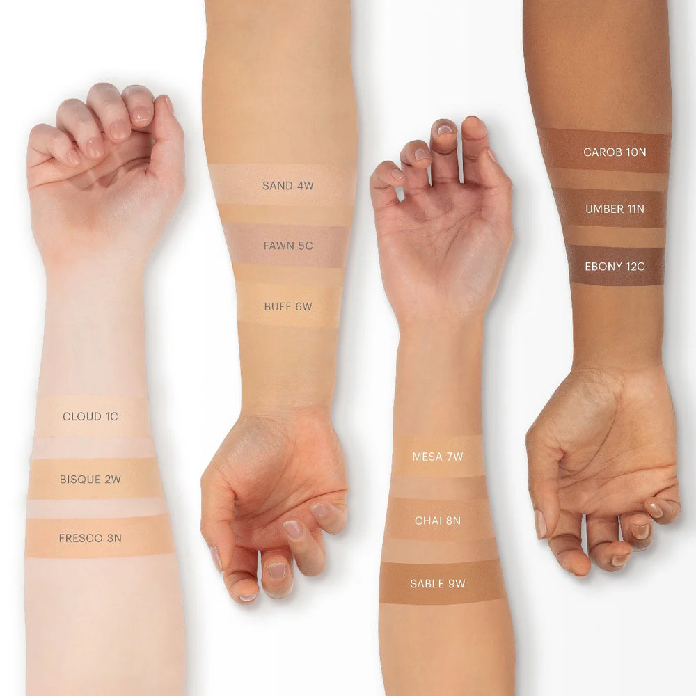 Foundation-Farbtöne: Cloud 1C, Bisque 2W, Fresco 3N, Sand 4W, Fawn 5C, Buff 6W, Mesa 7W, Chai 8N, Sable 9W, Carob 10N, Umber 11W, Ebony 12C