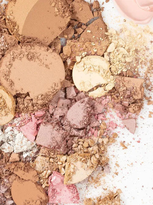 Zerstoßene Mineral Make-up Puder Texturen in Foundation-, Bronzer- und Rouge-Nuancen