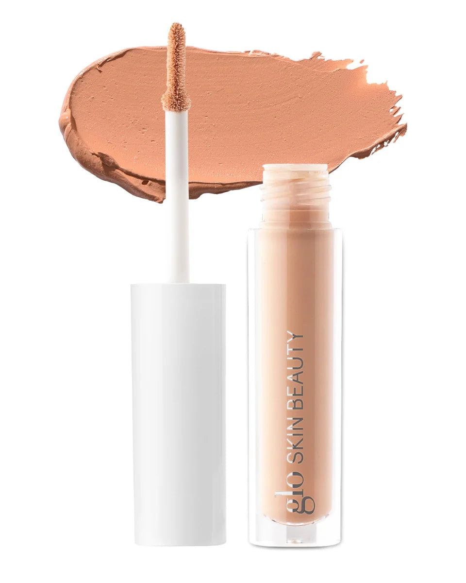 Concealer-Röhrchen mit Applikator und Swatch, beschriftet mit Glo Skin Beauty, Farbton Silk