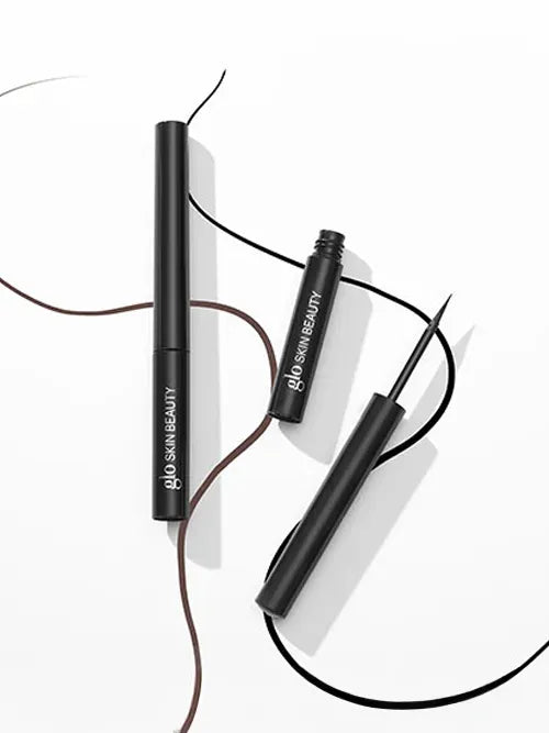 Glo Skin Beauty Eyeliner Produkte: Präziser Liquid Eyeliner und Kajalstift mit schwarzen und braunen Linien-Swatches
