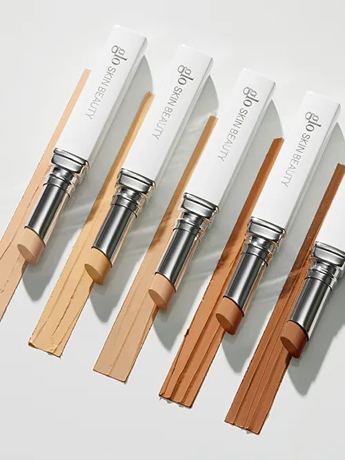 Glo Skin Beauty Concealer Sticks: Cremige Abdeckstifte in verschiedenen Nuancen mit Textur-Swatches