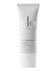 Tube des Glo Skin Beauty Mattifying Primers – glanzkontrollierender Primer mit mattem Finish, 30 mL (1 fl. oz.)