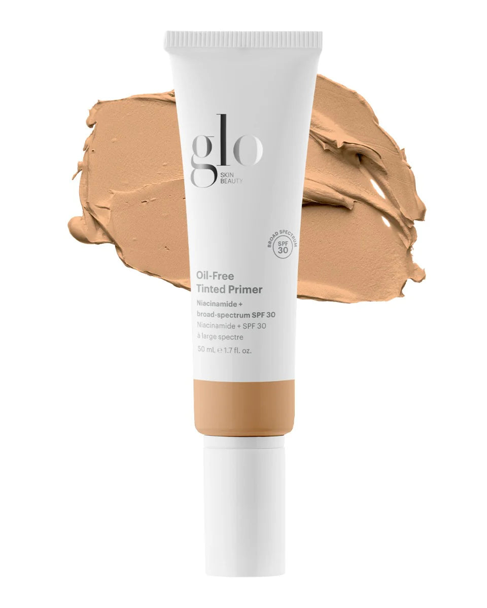 Oil-Free Tinted Primer SPF 30 mit Niacinamid, Farbton Medium, Tube mit Swatch von Glo Skin Beauty