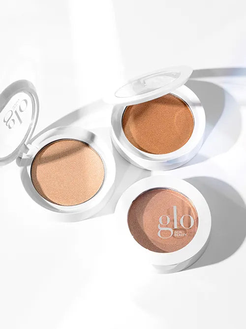 Glo Skin Beauty Skin Glow Highlighter Puder in schimmernden Gold- und Bronzetönen für strahlenden Glanz